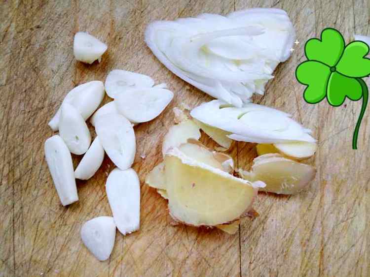 清炒腰果虾仁步骤3