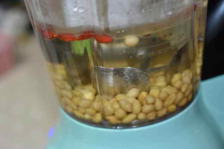 芝麻枸杞靓肤豆浆步骤2