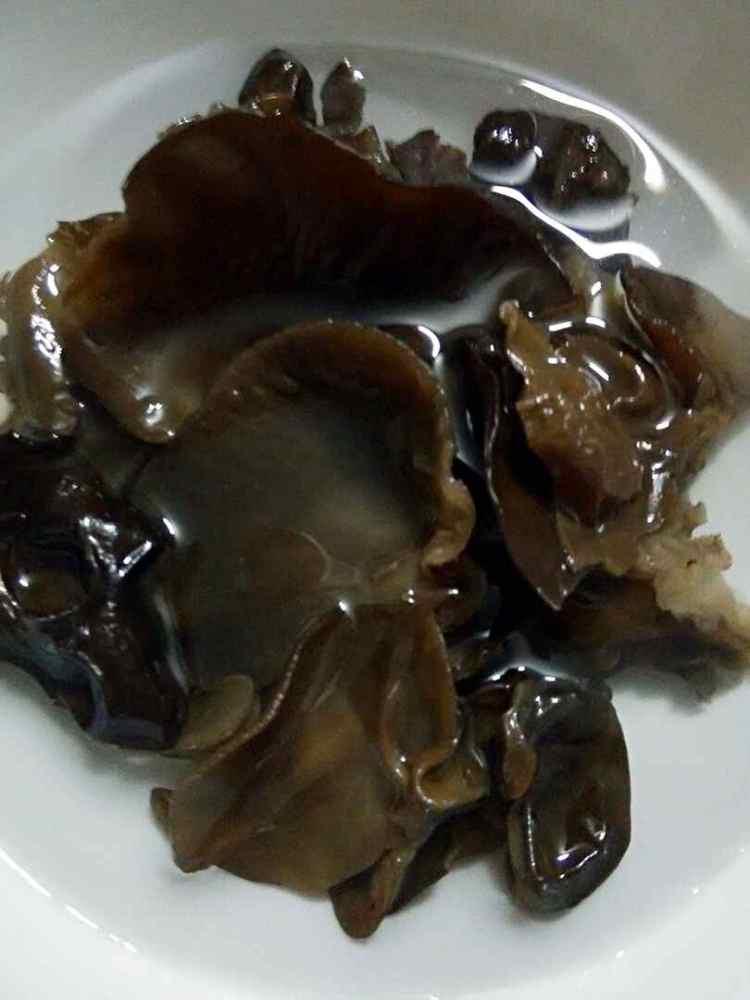 山药炒木耳步骤2