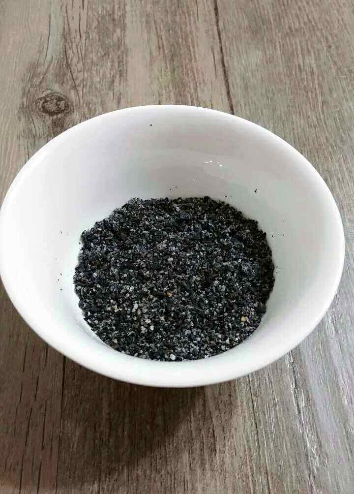 杏仁黑芝麻补肾戚风步骤1