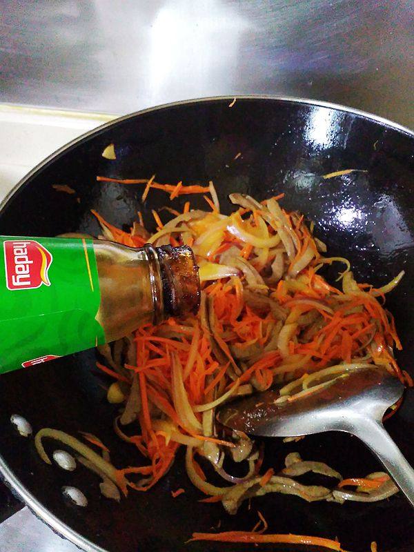 红萝卜洋葱炒猪腰步骤8