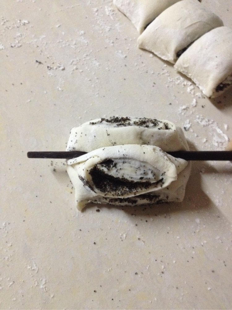 黑芝麻花卷步骤8