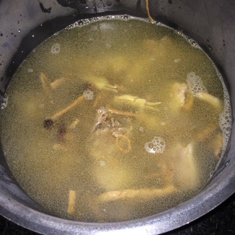 茶树菇炖鸭汤步骤10