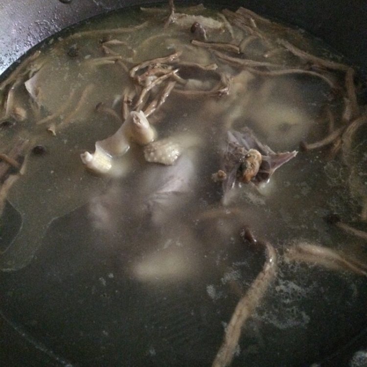 茶树菇炖鸭汤步骤9