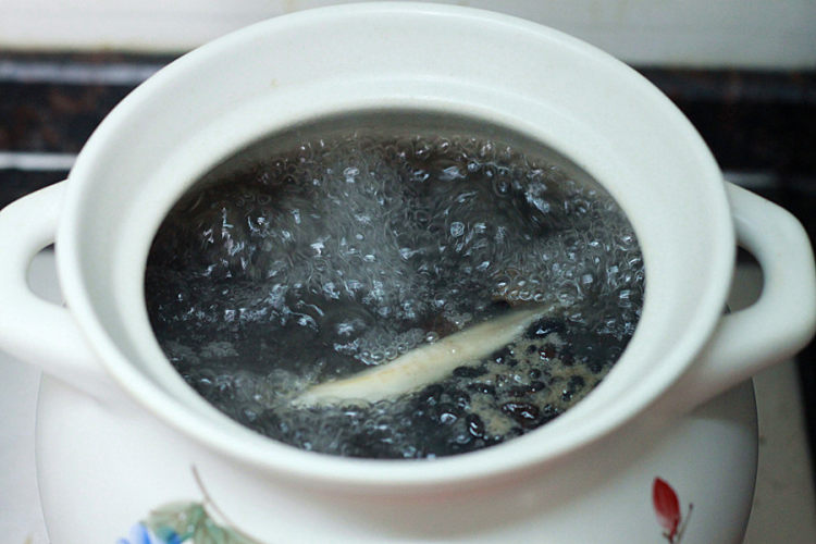黑豆当归排骨汤步骤8