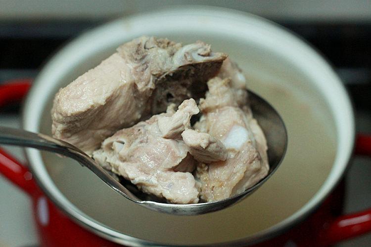 黑豆当归排骨汤步骤4