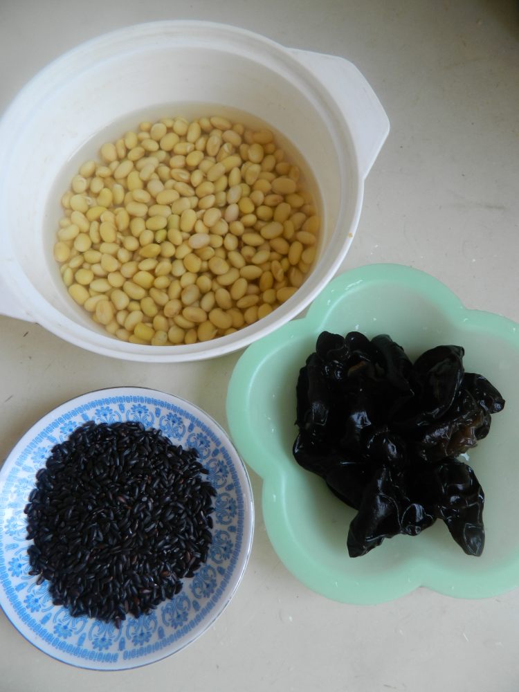 双黑米豆浆步骤1