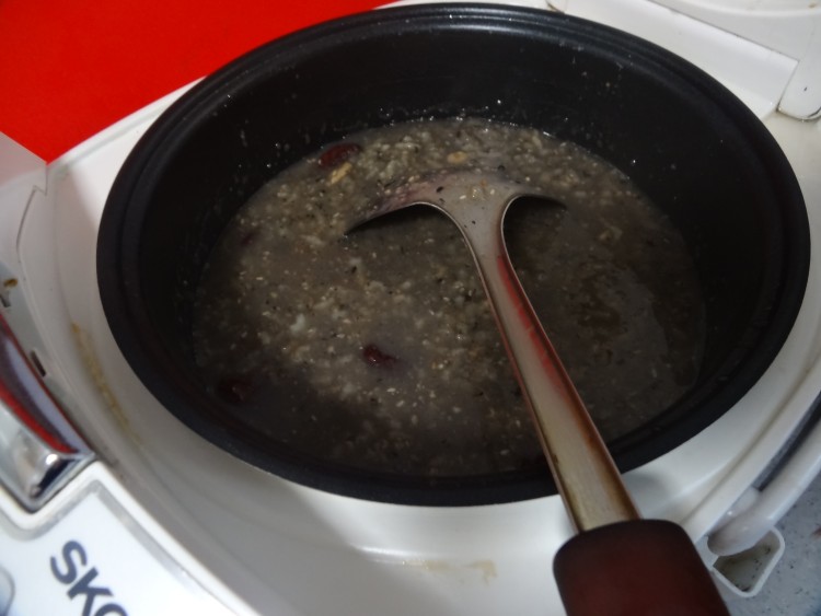 核桃黑芝麻红枣粥步骤10
