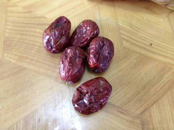 大枣核桃粥步骤2