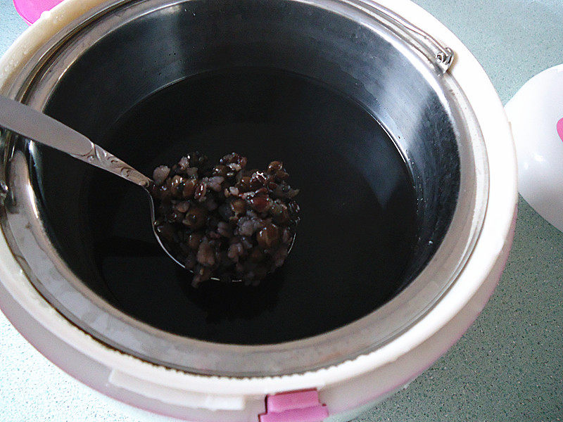 黑米黑豆粥步骤10