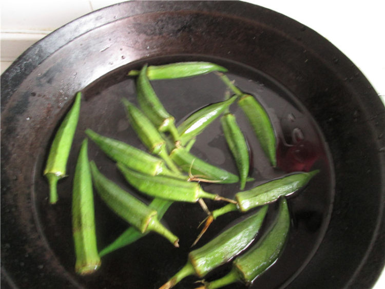 蛤肉秋葵蛋花汤步骤3