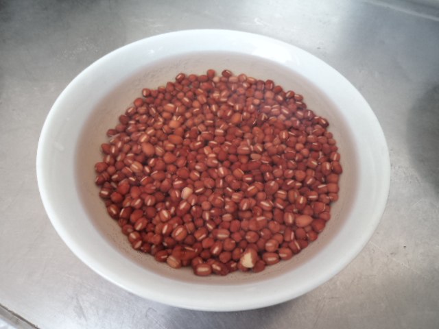 莲子红豆银耳羹步骤1