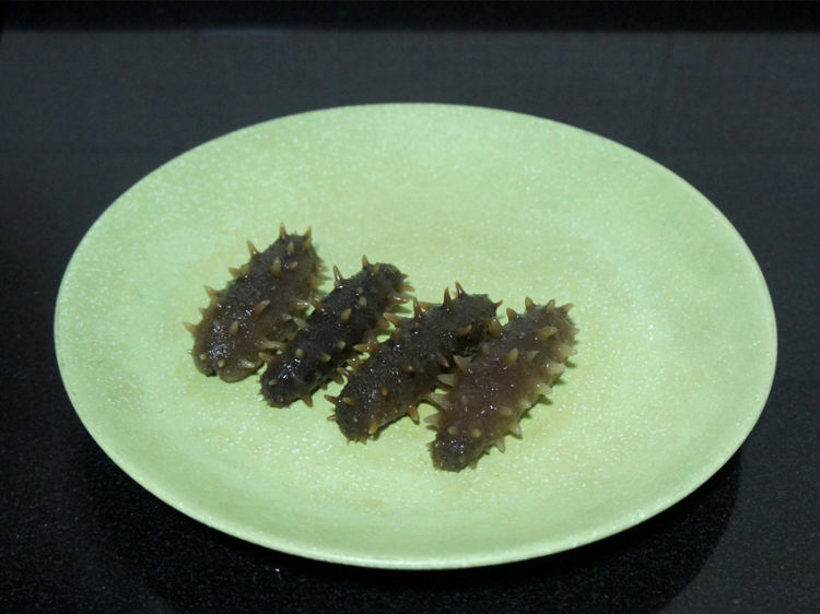 油豆板栗煨海参步骤1