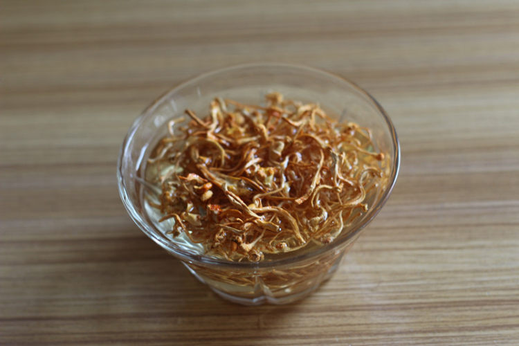 虫草花炒茭白步骤3