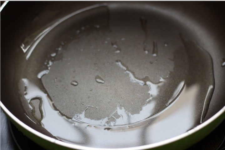 虫草花炒茭白步骤5