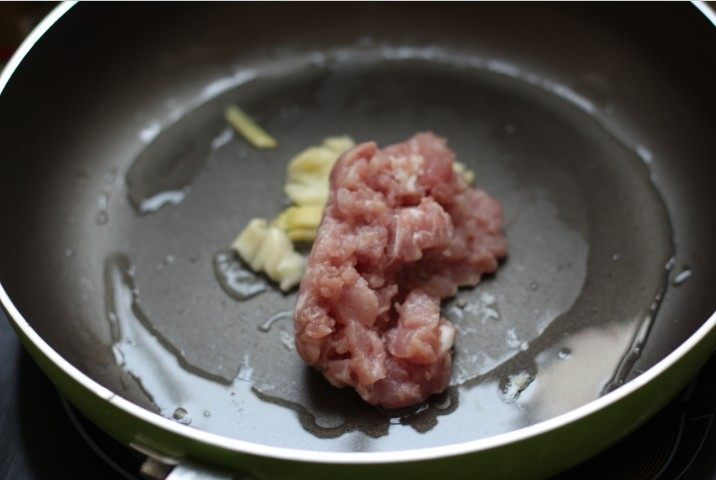 虫草花炒茭白步骤7