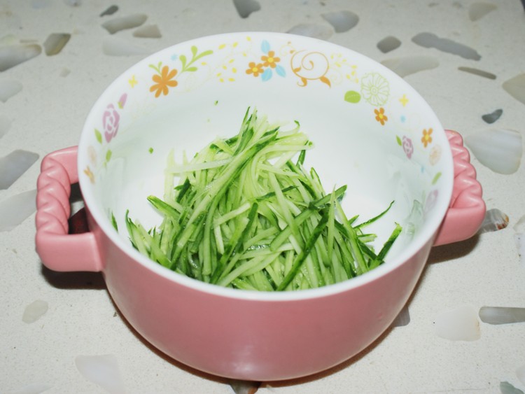虫草花拌黄瓜步骤3