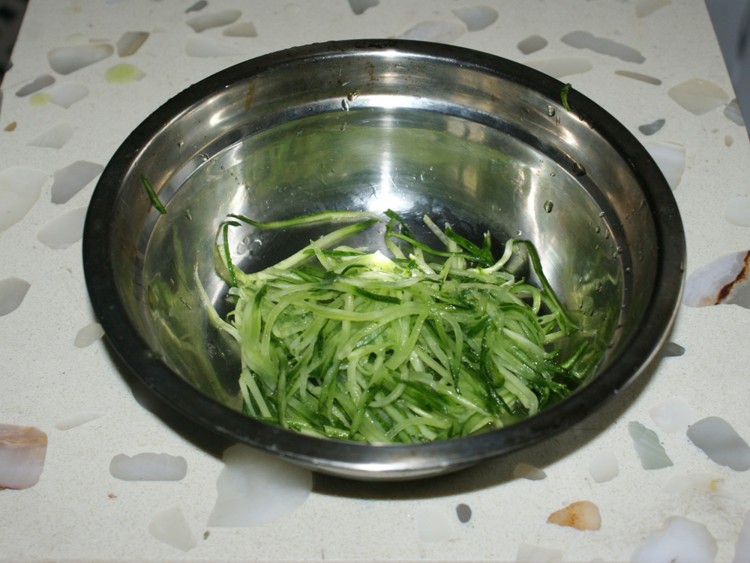 虫草花拌黄瓜步骤4