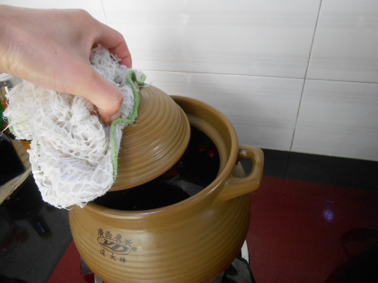 红枣黑豆排骨汤步骤7
