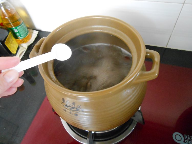 红枣黑豆排骨汤步骤8