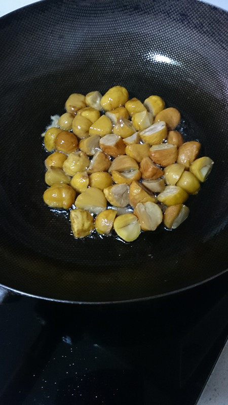 板栗炒芹菜步骤7