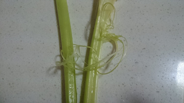 板栗炒芹菜步骤2