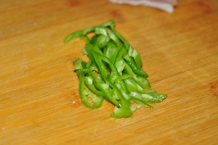 肉丝炒虫草花步骤4