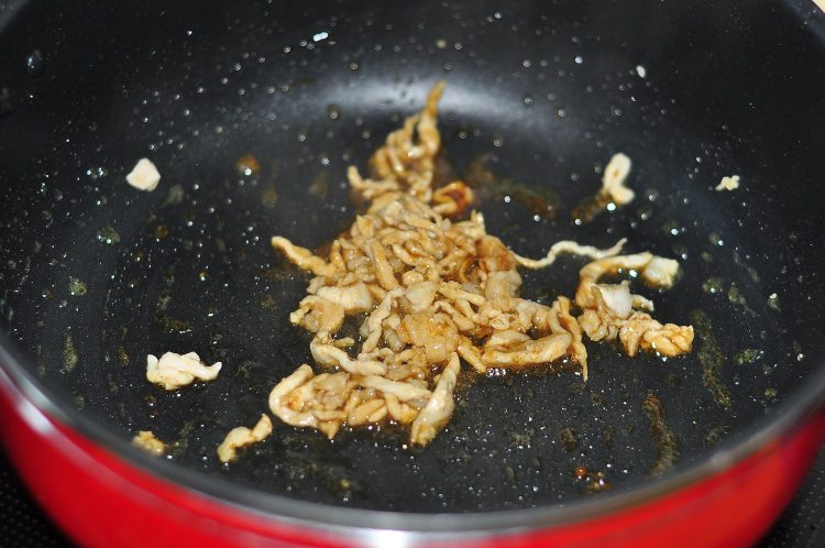 肉丝炒虫草花步骤6