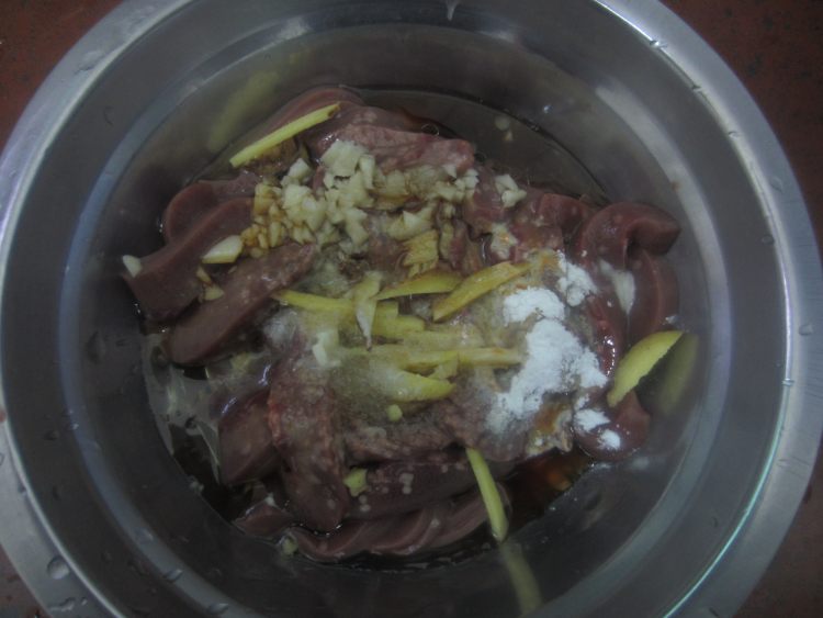 荷兰豆炒腰花步骤4