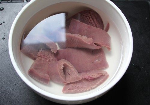 韭黄炒腰花步骤2