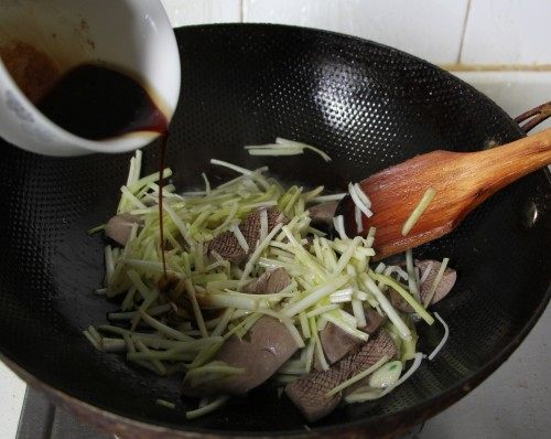 韭黄炒腰花步骤8