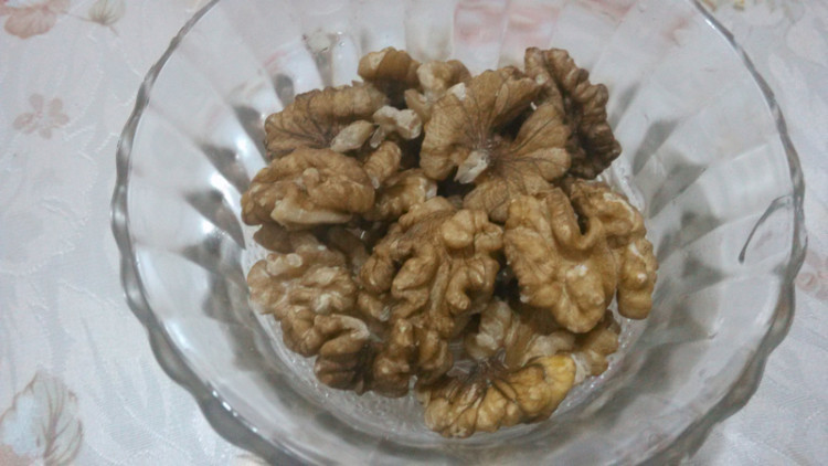核桃炒虾仁步骤3