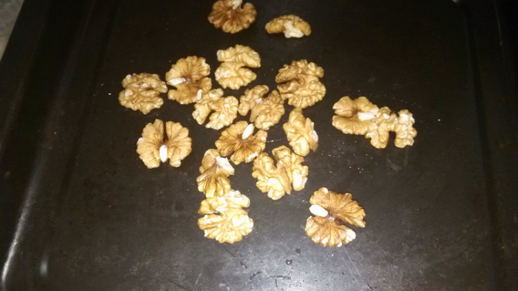 核桃炒虾仁步骤4