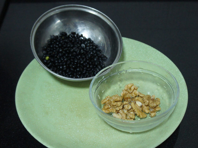 核桃黑豆汁步骤2