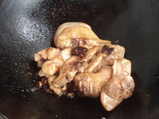 板栗烧鸡腿步骤8