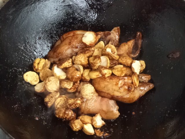 板栗烧鸡腿步骤9