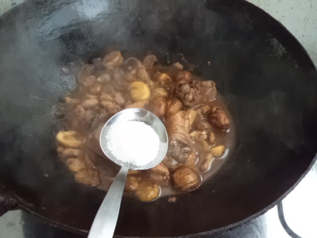 板栗烧鸡腿步骤11