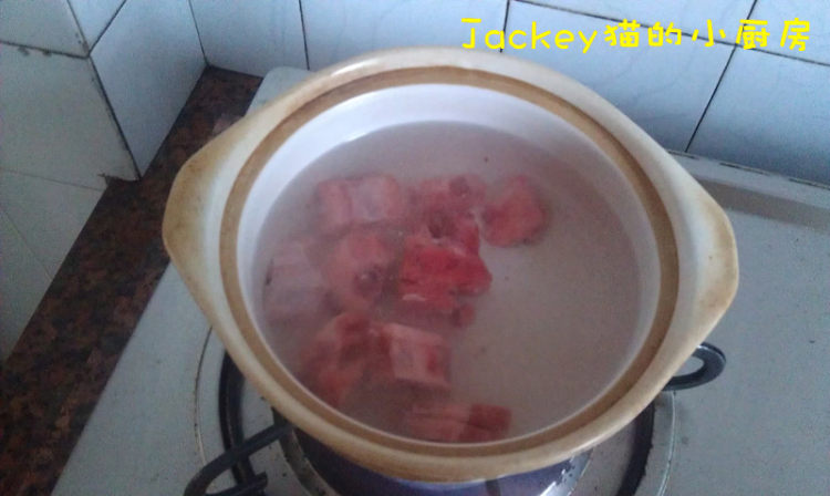 玉米板栗排骨汤步骤3