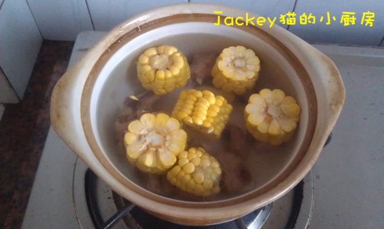 玉米板栗排骨汤步骤5