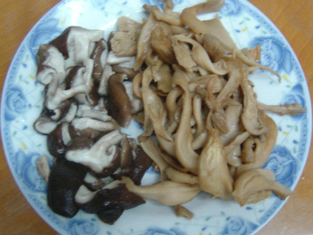 虫草松茸多菌汤步骤1