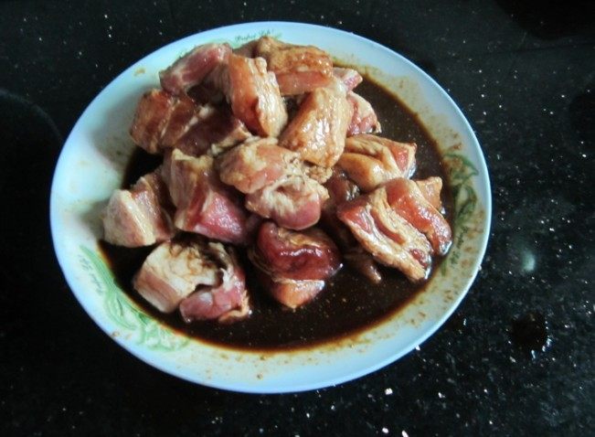 栗子焖肉步骤2