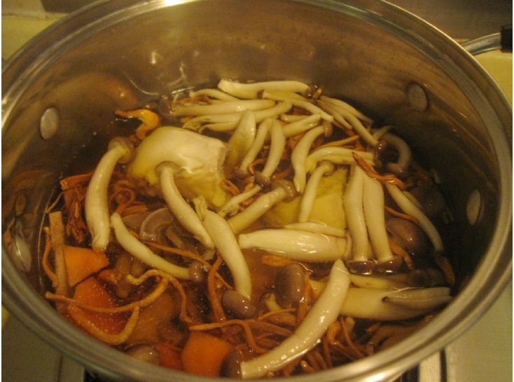 蟹味菇虫草花鸡汤步骤6