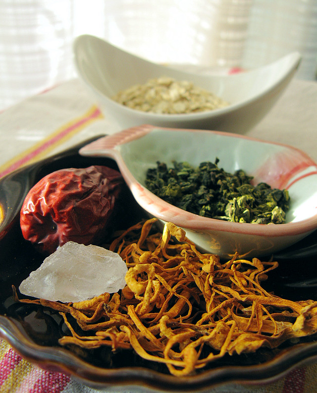 茶汤虫草花燕麦粥——步骤1