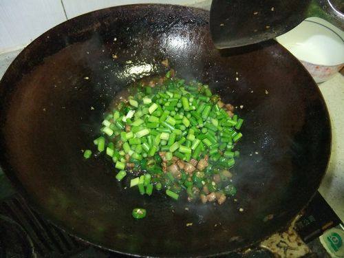 尖椒蒜薹肉末步骤5