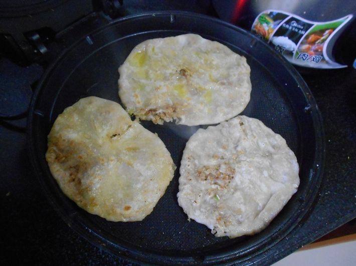 猪肉葱花馅饼步骤9