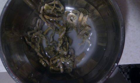 腊味鸡炖笋步骤2
