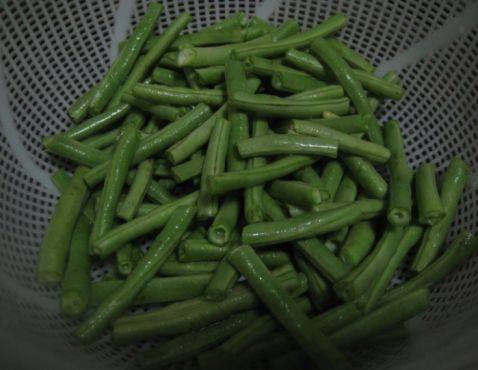 咸猪肉炒豇豆步骤2