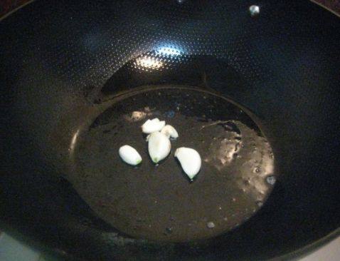 咸猪肉炒豇豆步骤3