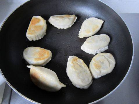 三鲜韭菜蛤蜊盒子步骤8