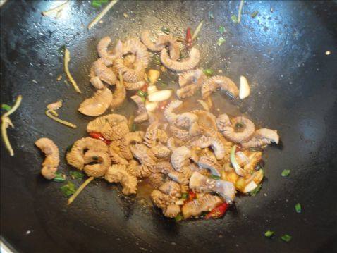大葱炒腰花步骤7